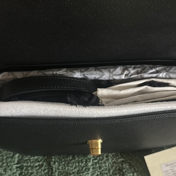 Moncrief London Taylor Crossbody Bag Black Italian Leather NEW! - Picture 6 of 9